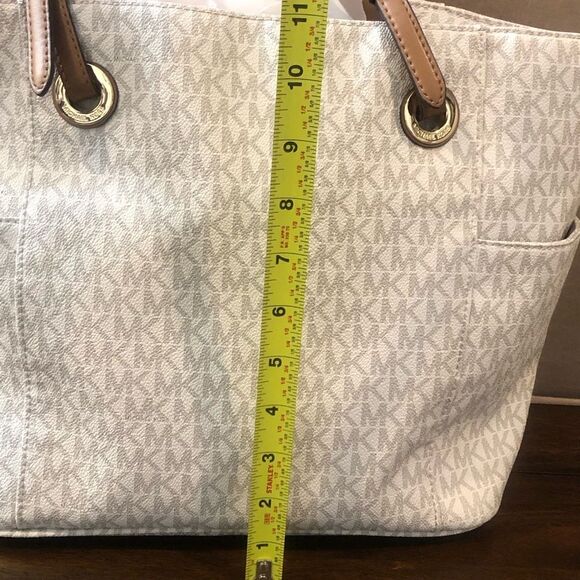 MICHAEL KORS White & Grey Jet Set Coated Canvas and Brown Leather Shoulder Bag - Picture 12 of 17